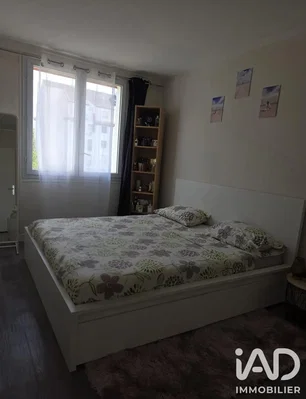 Spavaća soba; prirodno svjetlo, drveni pod