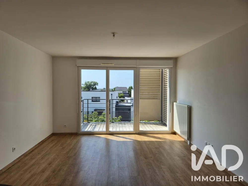 Ostalo; drveni pod, prirodno svjetlo, potrebna renovacija