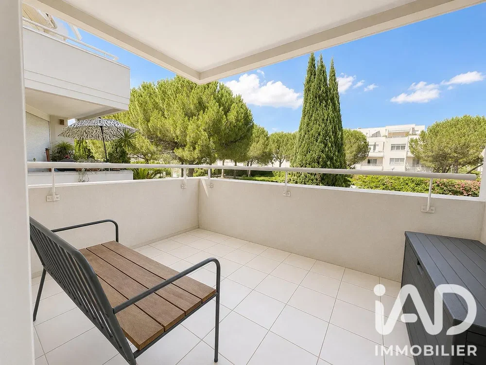 Balkon; pločice, prirodno svjetlo, pogled