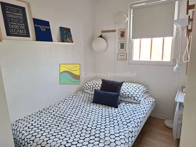 Yatak odası; doğal ışık, modern stil