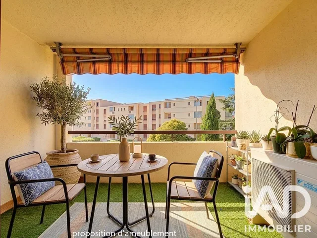 Balkon; prirodno svjetlo, pogled