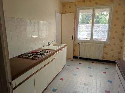 Kuhinja; potrebna renovacija, pločice