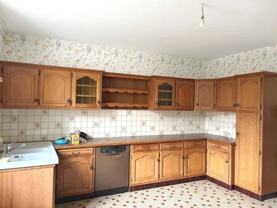 Kuhinja; pločice, potrebna renovacija