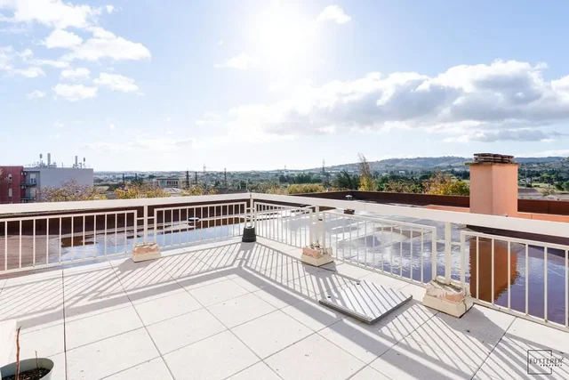 Terrasse; vue, carrelage, lumière naturelle