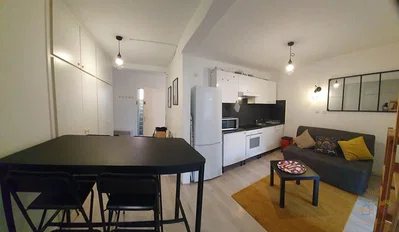Salón; electrodomésticos, luz natural, estilo moderno