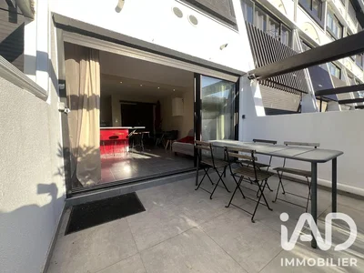 Terrasse; carrelage, lumière naturelle