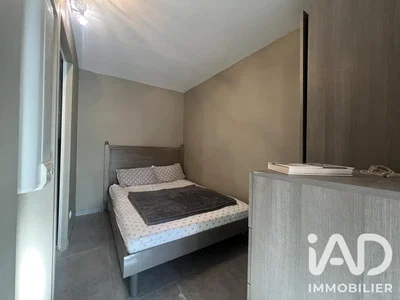 Chambre; carrelage, lumière naturelle