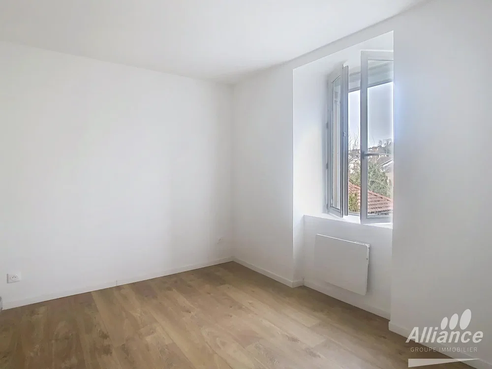 Schlafzimmer; holzboden, tageslicht, blick