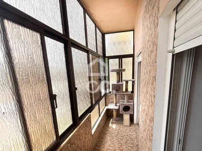 Varanda; luz natural, chão de azulejo