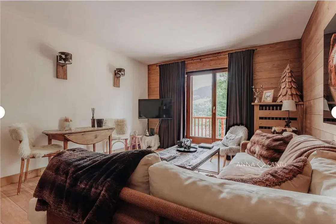 Salon; widok, styl rustykalny, światło dzienne