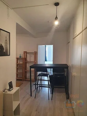 Cocina; suelo de madera, luz natural