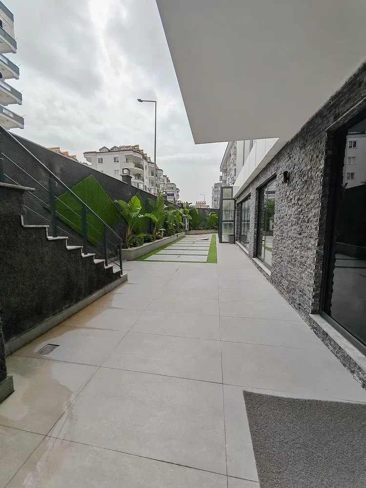 House and surroundings; natural light, tile floor