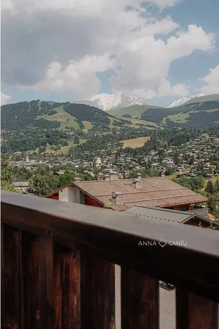 Balcony; view, natural light