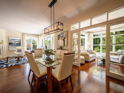 Living room; wood floor, natural light, modern style