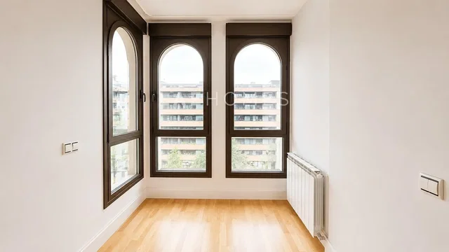 Overig; houten vloer, uitzicht, natuurlijk licht