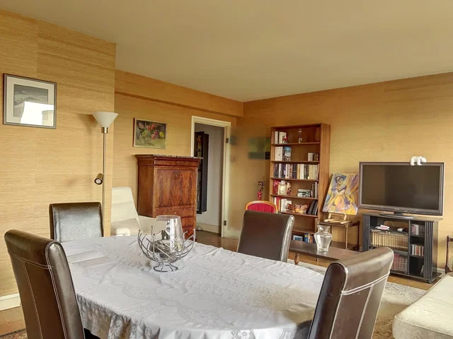 Salon; lumière naturelle, parquet