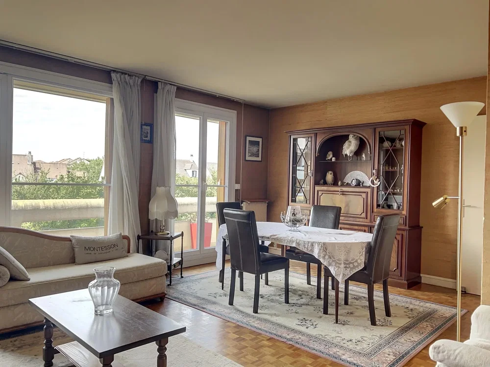 Salon; parquet, lumière naturelle, style rustique