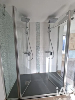 Bagno; pavimento in piastrelle, luce naturale, ristrutturato