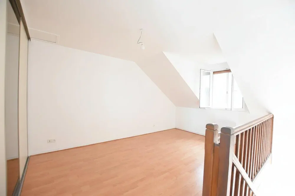 Chambre d'enfant; parquet, lumière naturelle