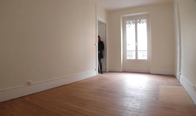 Altro; pavimento in legno, luce naturale