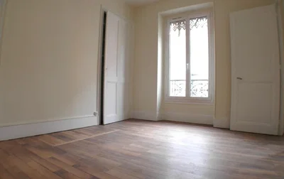 Altro; pavimento in legno, luce naturale
