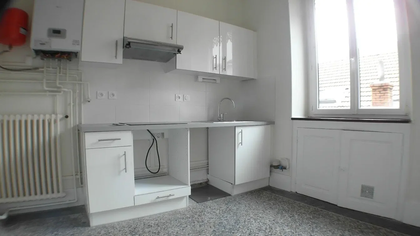 Cucina; luce naturale, necessita ristrutturazione