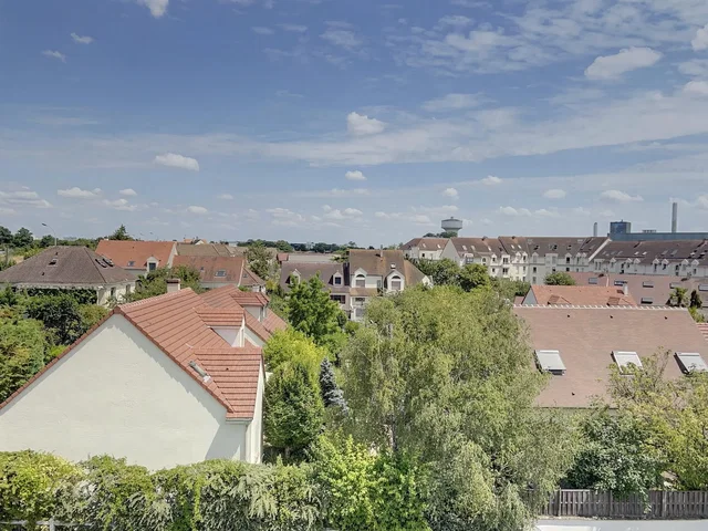 House and surroundings; view, natural light