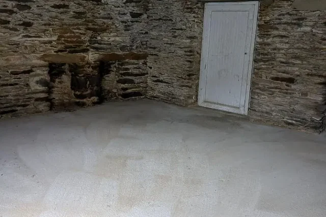 Podrum; potrebna renovacija, tmračna unutrašnjost