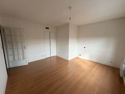 Chambre; parquet, lumière naturelle