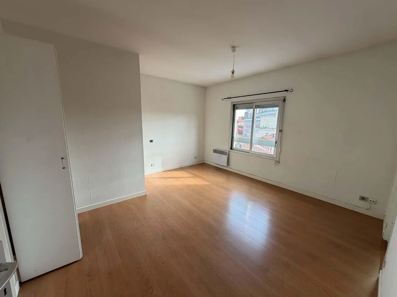 Chambre; parquet, lumière naturelle