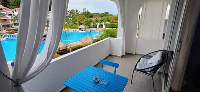 Balkon; výhled, přirozené světlo, dlažba