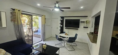 Obývací pokoj; dlažba, přirozené světlo, moderní styl
