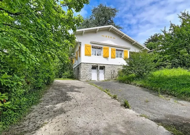 Maison et environs; lumière naturelle, vue