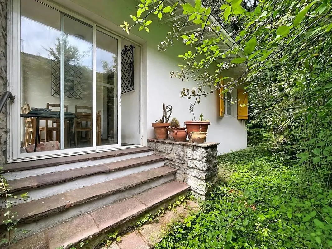 Maison et environs; lumière naturelle, vue