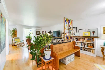 Living room; wood floor, natural light, modern style