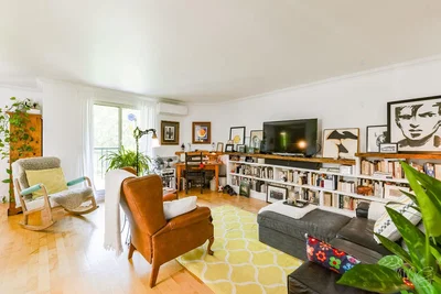 Living room; wood floor, natural light, modern style