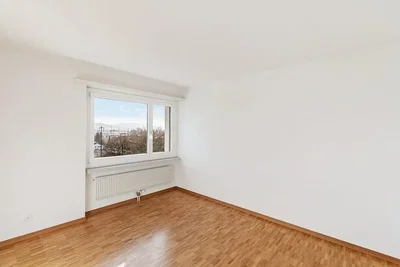 Autre; parquet, lumière naturelle, nécessite rénovation