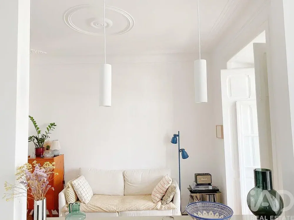 Salon; style moderne, lumière naturelle, parquet
