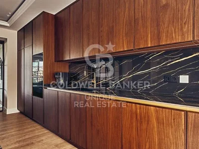 Cocina; electrodomésticos, suelo de madera, renovado