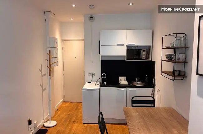 Cuisine; parquet, lumière naturelle, style moderne, électroménager