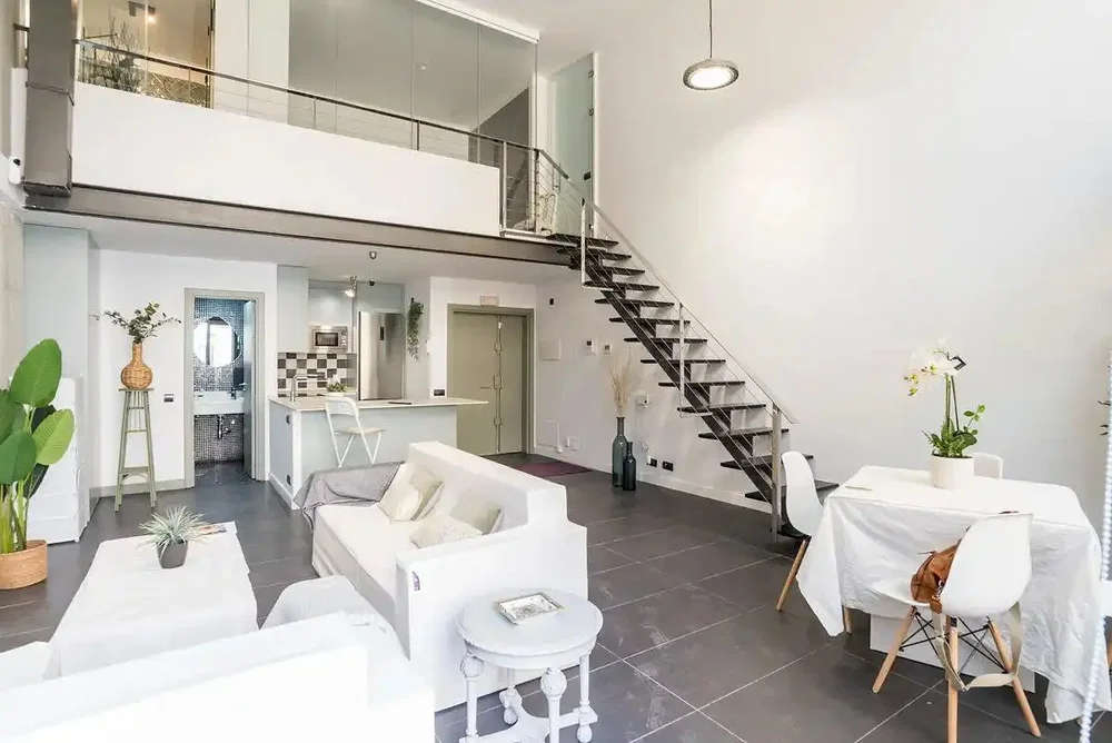 Wohnzimmer; tageslicht, fliesenboden, moderner stil