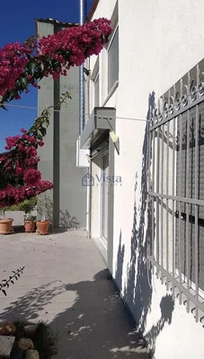 Balcon; lumière naturelle, carrelage