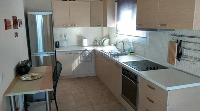 Cuisine; électroménager, lumière naturelle, carrelage