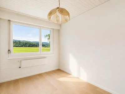 Schlafzimmer; tageslicht, holzboden, blick