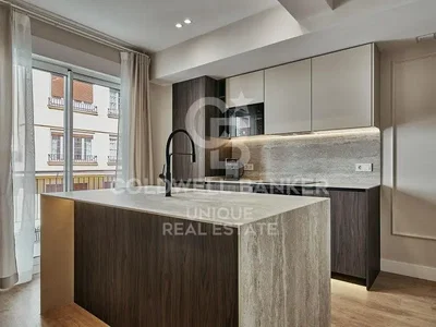 Cucina; elettrodomestici, vista, luce naturale, stile moderno