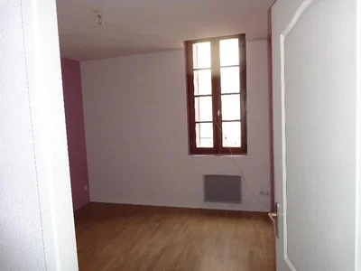 Schlafzimmer; holzboden, tageslicht