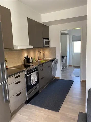 Mutfak; mutfak aletleri, ahşap zemin, doğal ışık, tadilatlı, modern stil