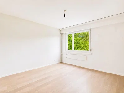 Sonstiges; holzboden, tageslicht, renovierungsbedürftig