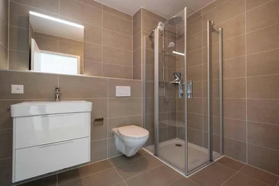 Badezimmer; fliesenboden, renoviert, tageslicht