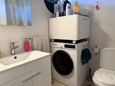 Тоалет; плочице, потребна реновација